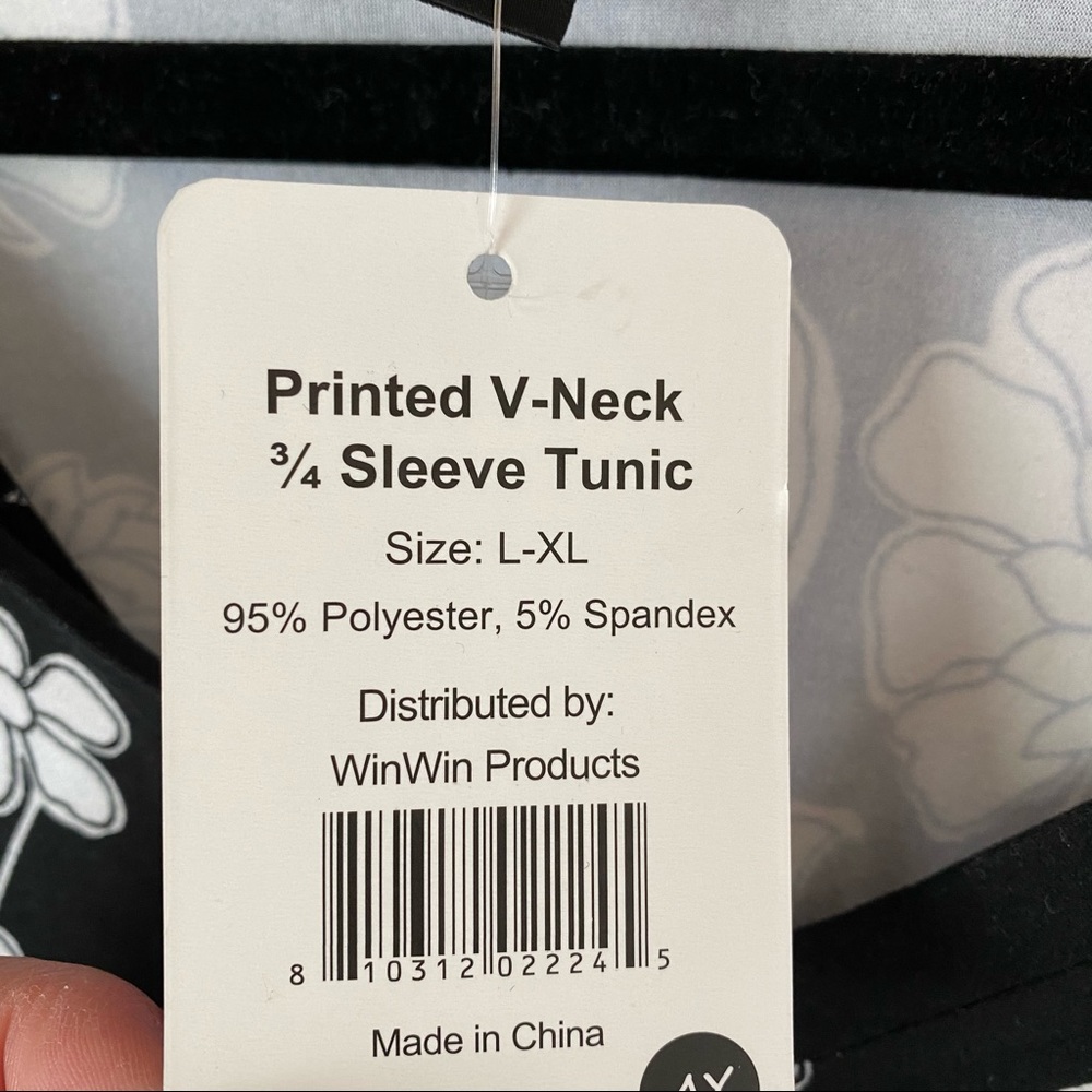 NWT Lildy V-Neck Floral Tunic Dress Red Accents - Picture 4 of 11